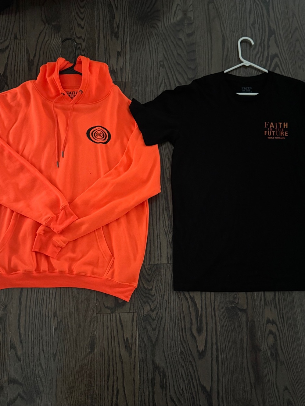 Louis Tomlinson Faith in the Future orange hoodie and black t-shirt BRAND NEW
